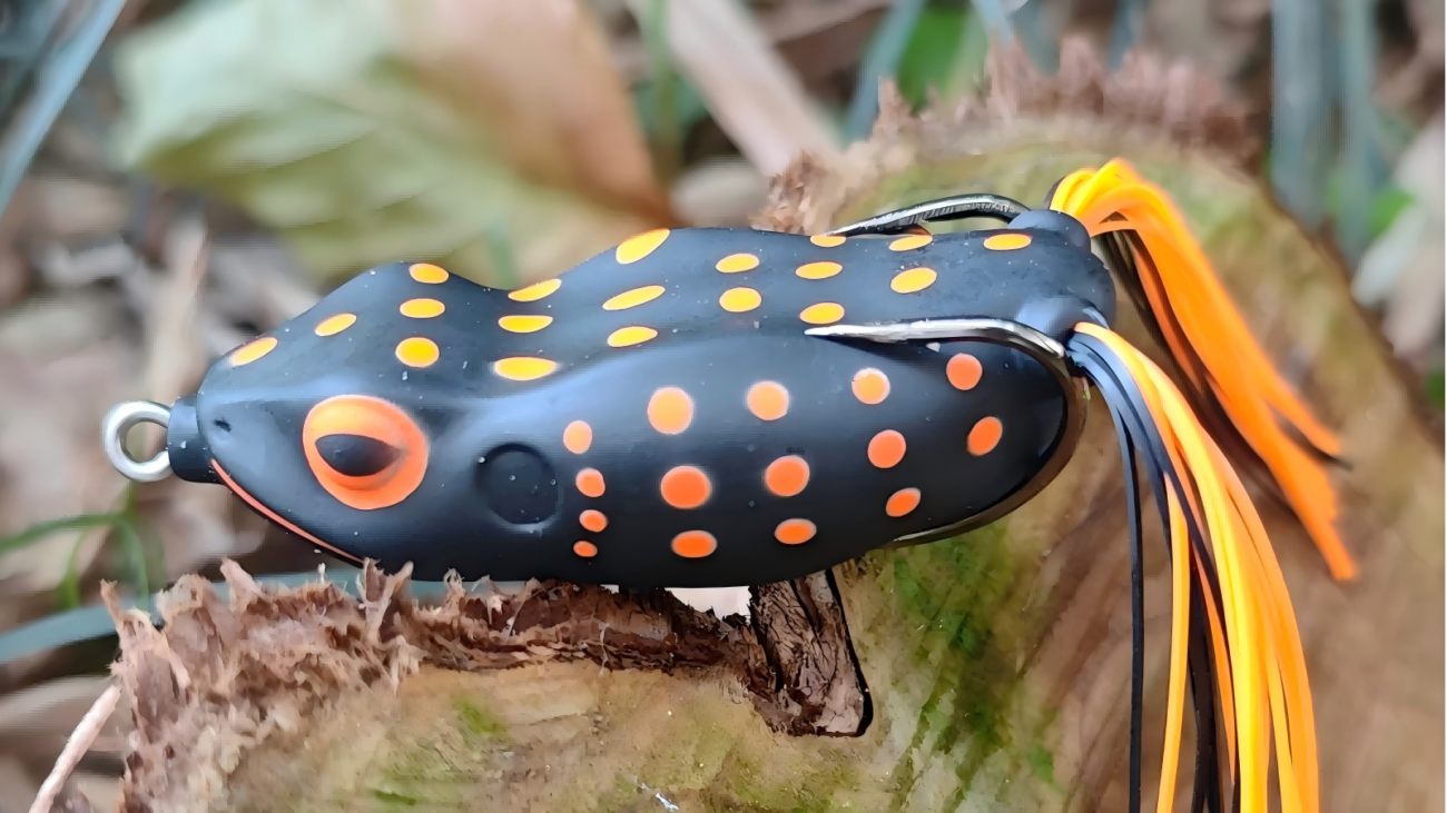 Weedless-Frog-Lure